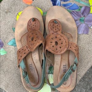 Cobb Hill by NewBalance thong sandals